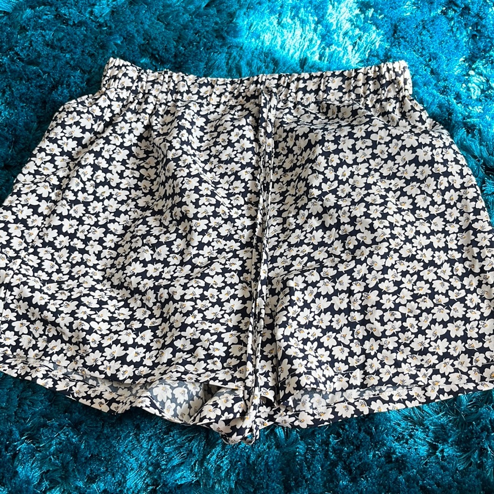 tillys flowy flowery shorts